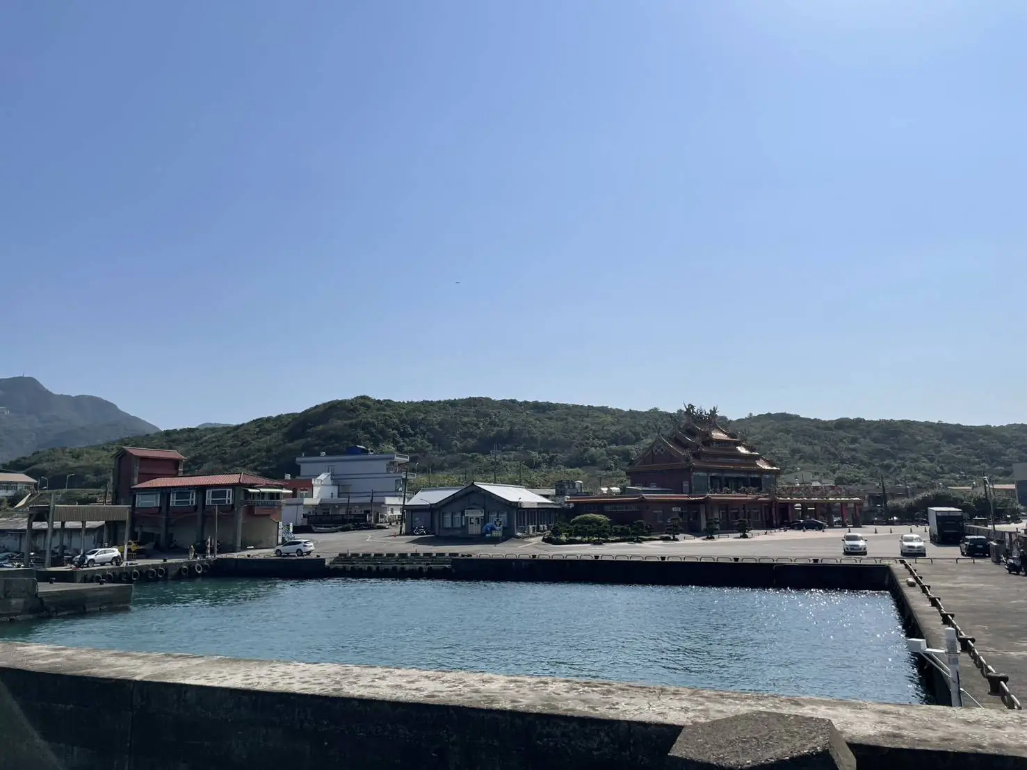 冬日慢遊東北角　走訪福隆漁港、舊草嶺隧道　感受山海靜謐之美