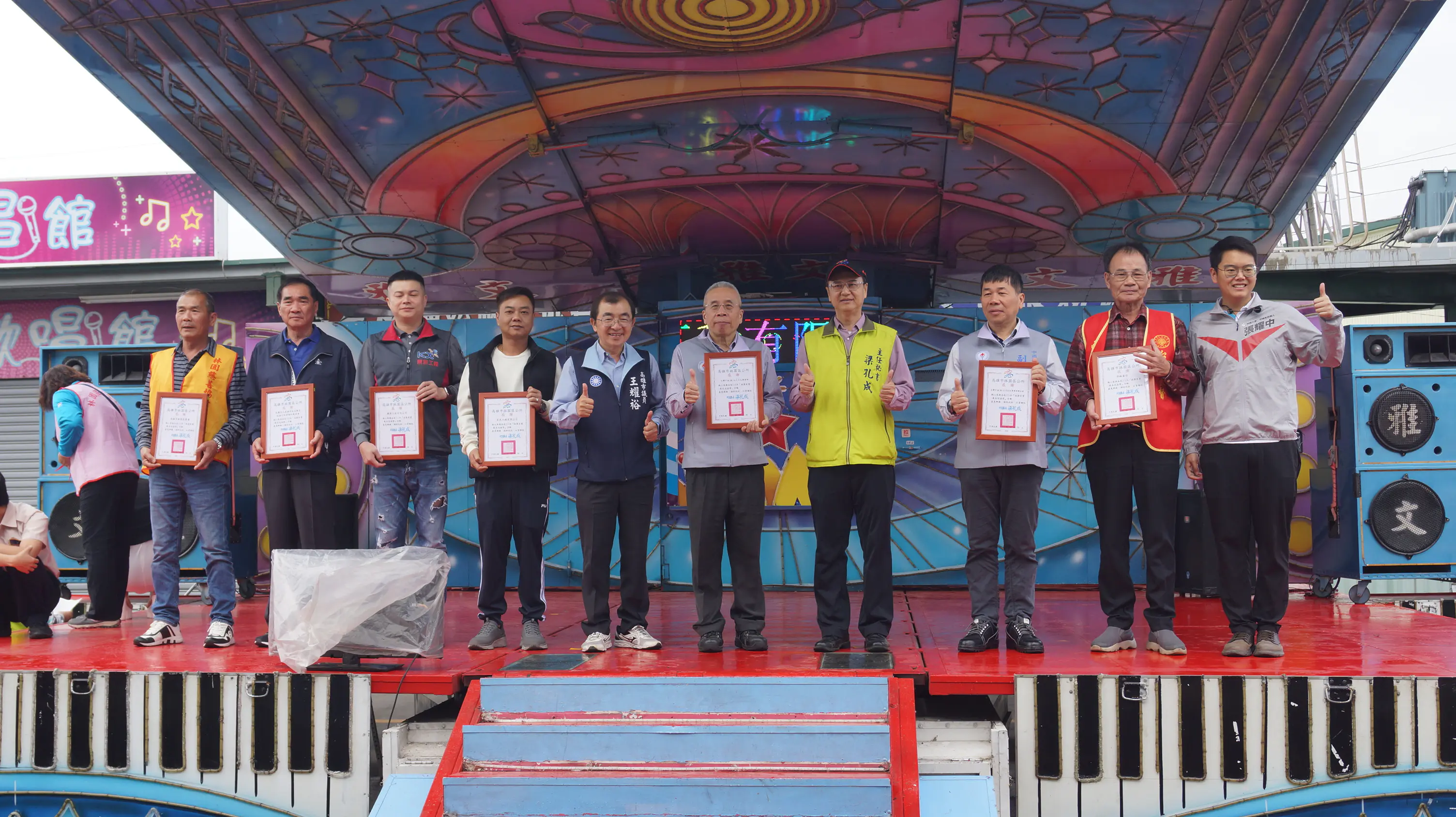 中油石化事業部昨（6）日攜手林園區公所及林園里政會，舉辦「林園有愛～歲末送溫情」寒冬送暖活動。