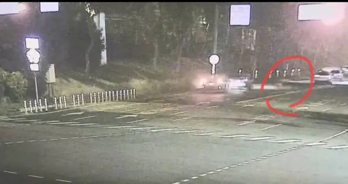 高雄中正交流道北上匝道口發生死亡車，行人高男遭3車輾斃。翻攝畫面