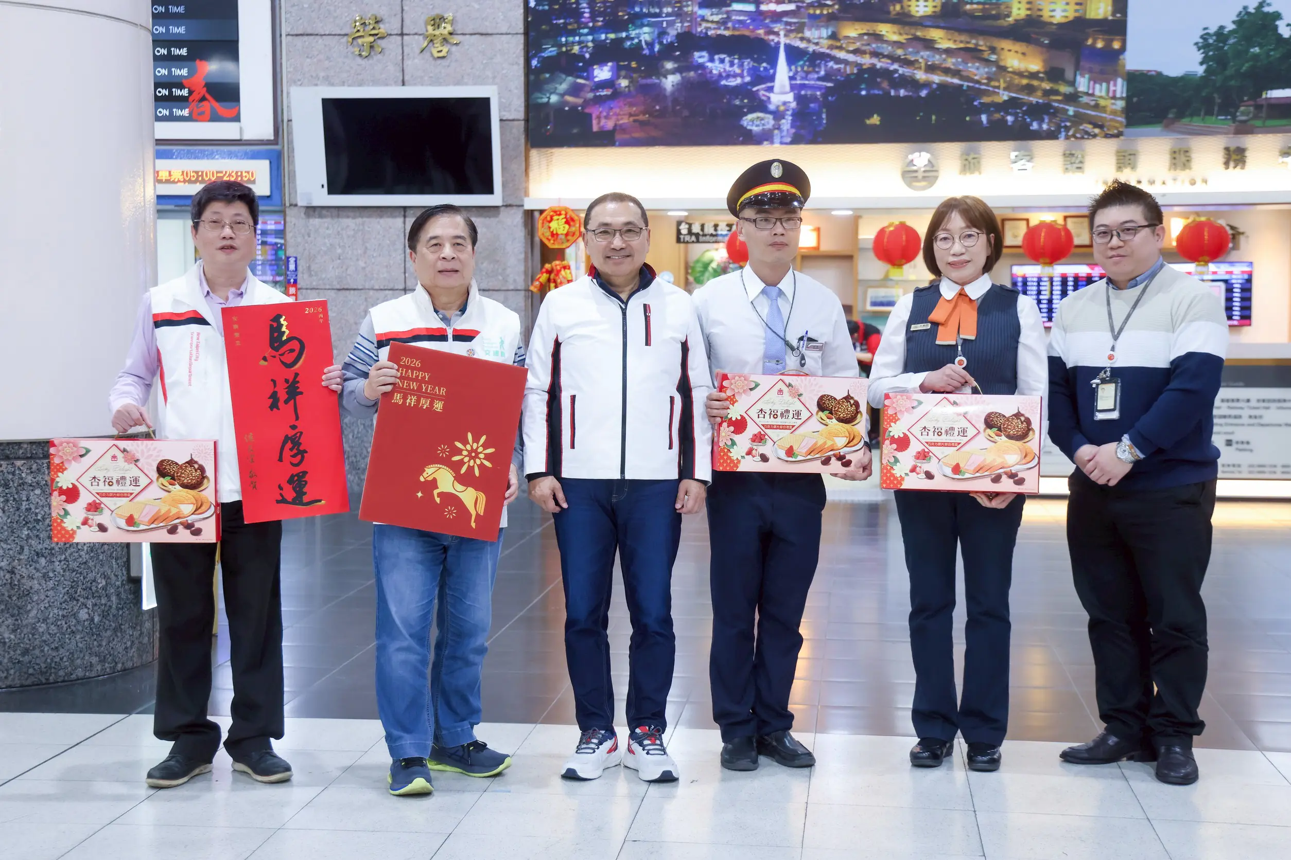 慰勞春節大眾運輸輪值夥伴　侯友宜發福袋祝「馬祥厚運」
