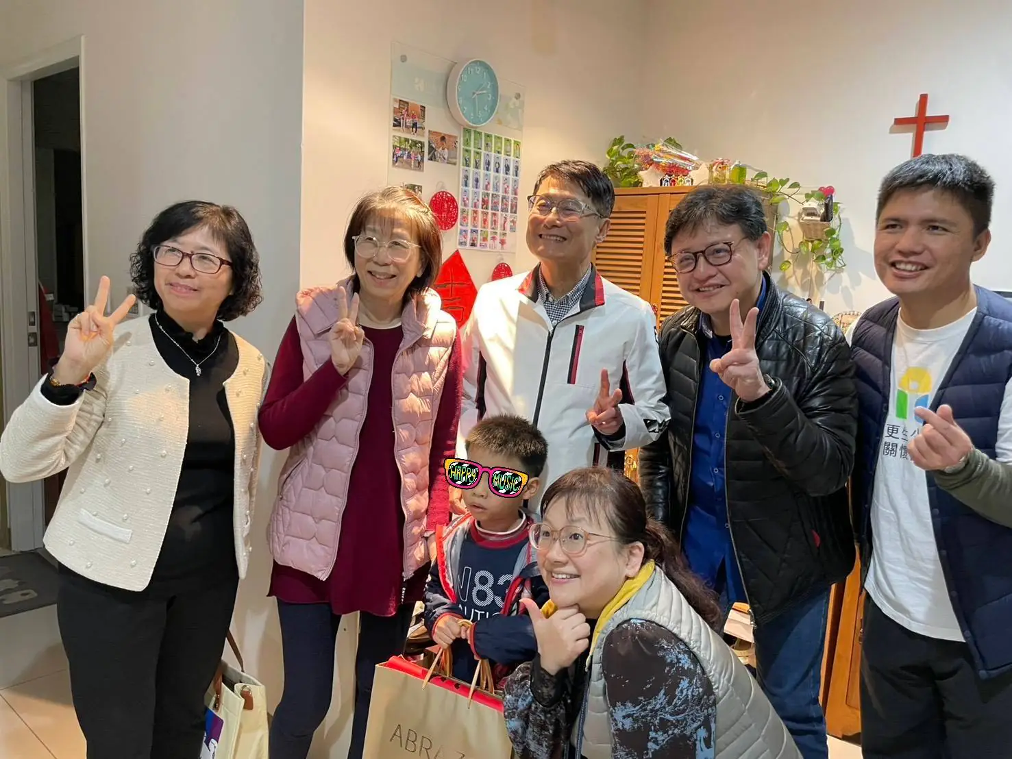 年節前夕 陳純敬副市長探視類家庭 代侯友宜贈紅包 小孩開心馬上有錢「花」