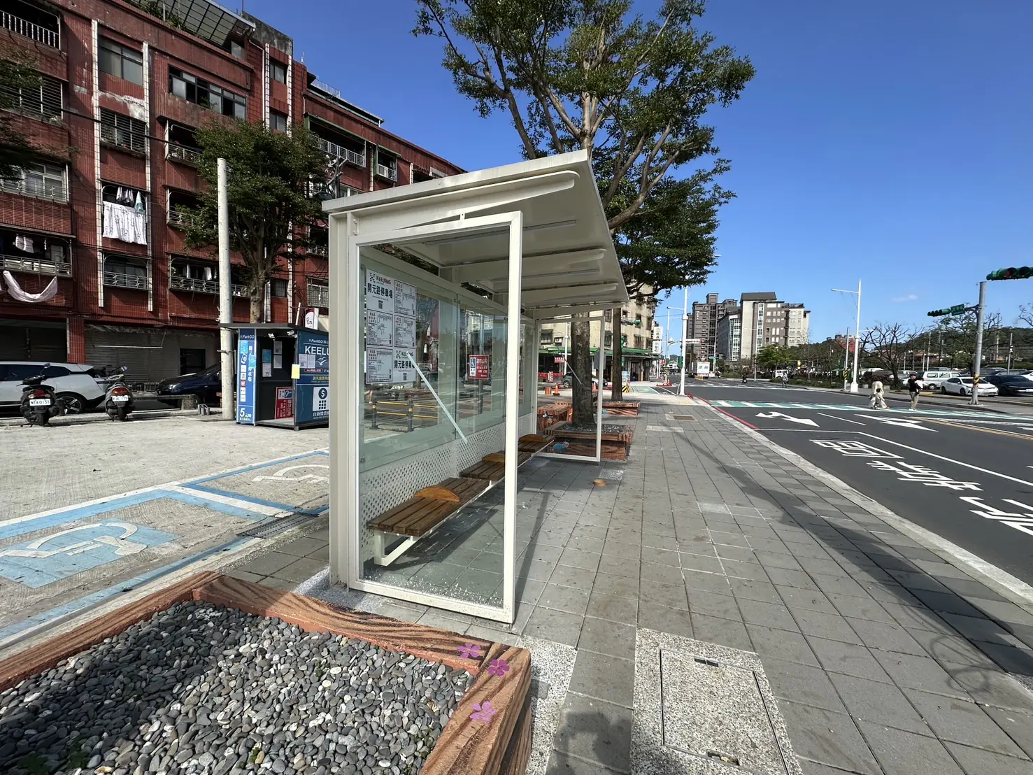 基隆公車處完成新建及汰換14處候車亭　新年迎新候車環境更用心