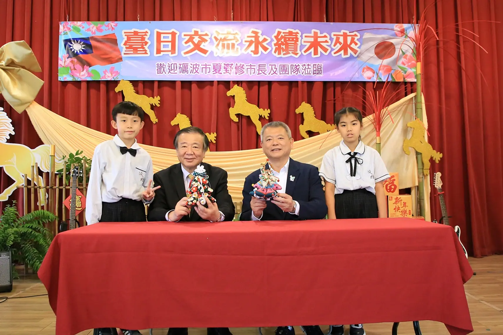 日本礪波市長六度訪嘉義文雅國小　十年鬱金香情緣綻放國際教育力