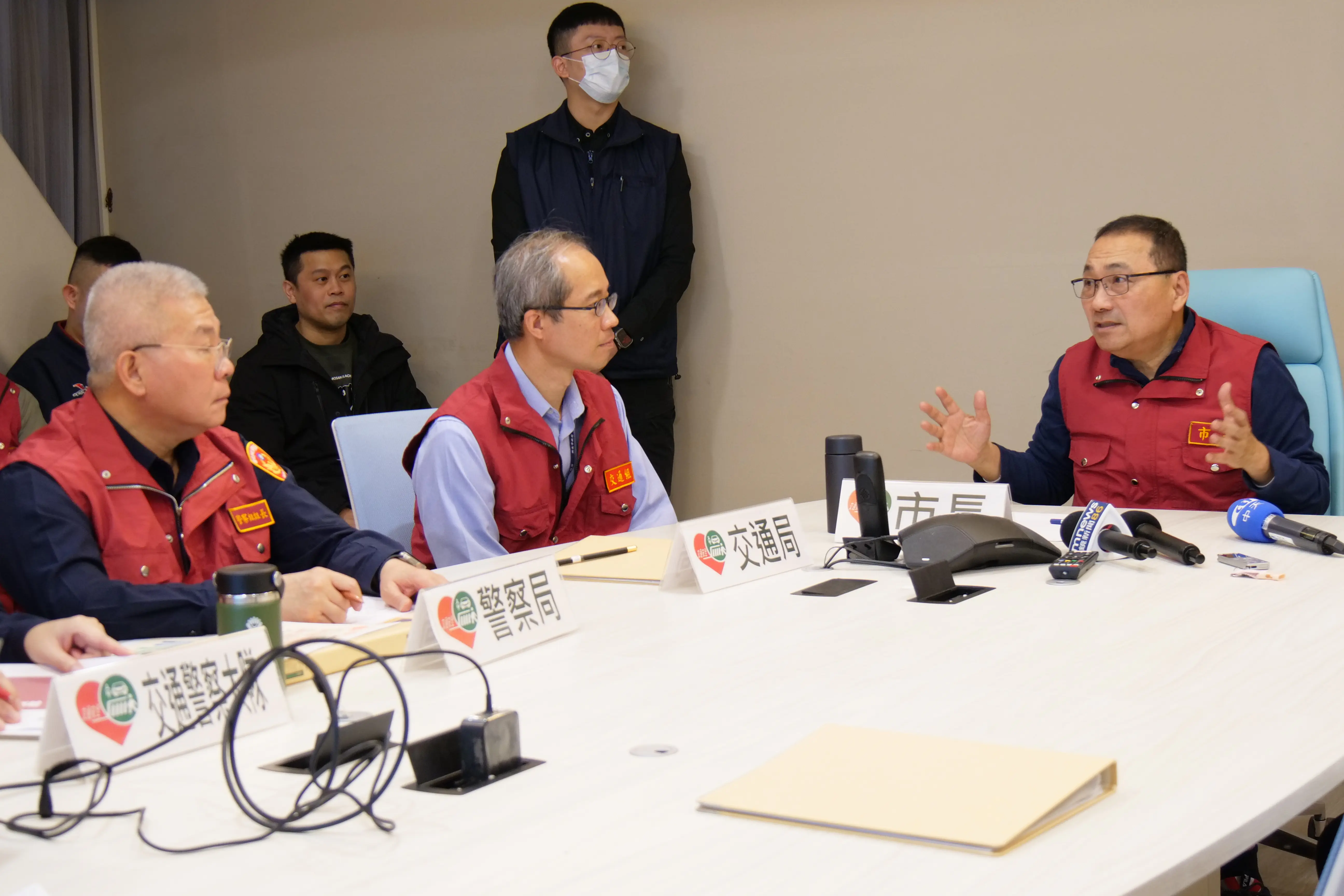 春節連假首日 賣場與國道湧車潮 侯友宜籲善用大眾運輸迎新年
