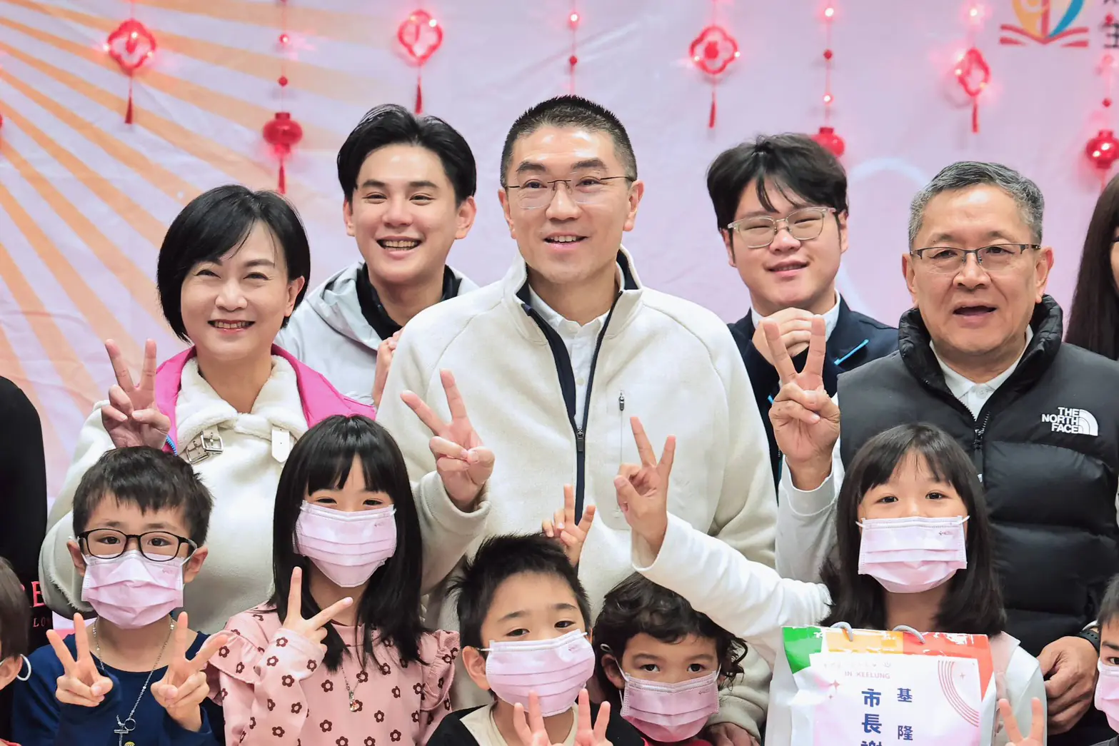 謝國樑春節探視兒少安置機構　新春不打烊守護孩子成長路