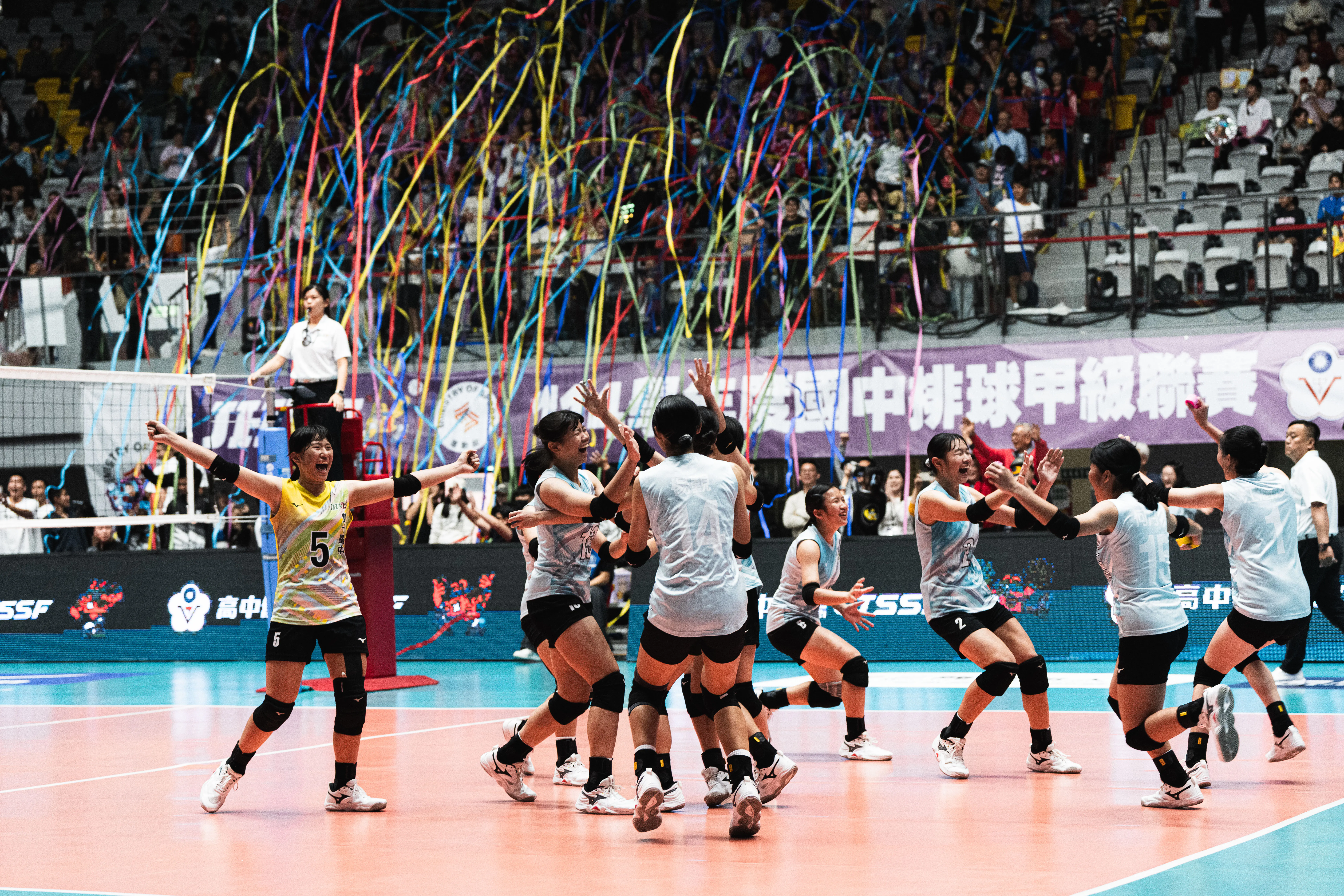 中市排球小將馬力十足　國中排球甲級聯賽　雙十女排封后、潭秀男排奪殿軍