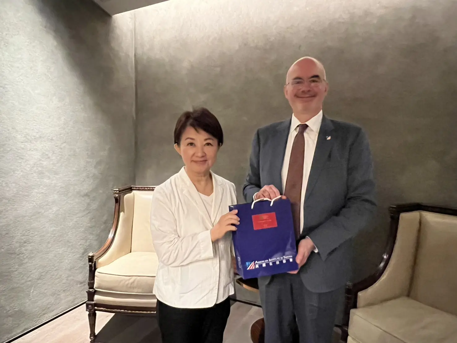 台美關係邁入黃金時代！　AIT處長谷立言訪中市肯定產業實力 盧市長：深化合作共創雙贏