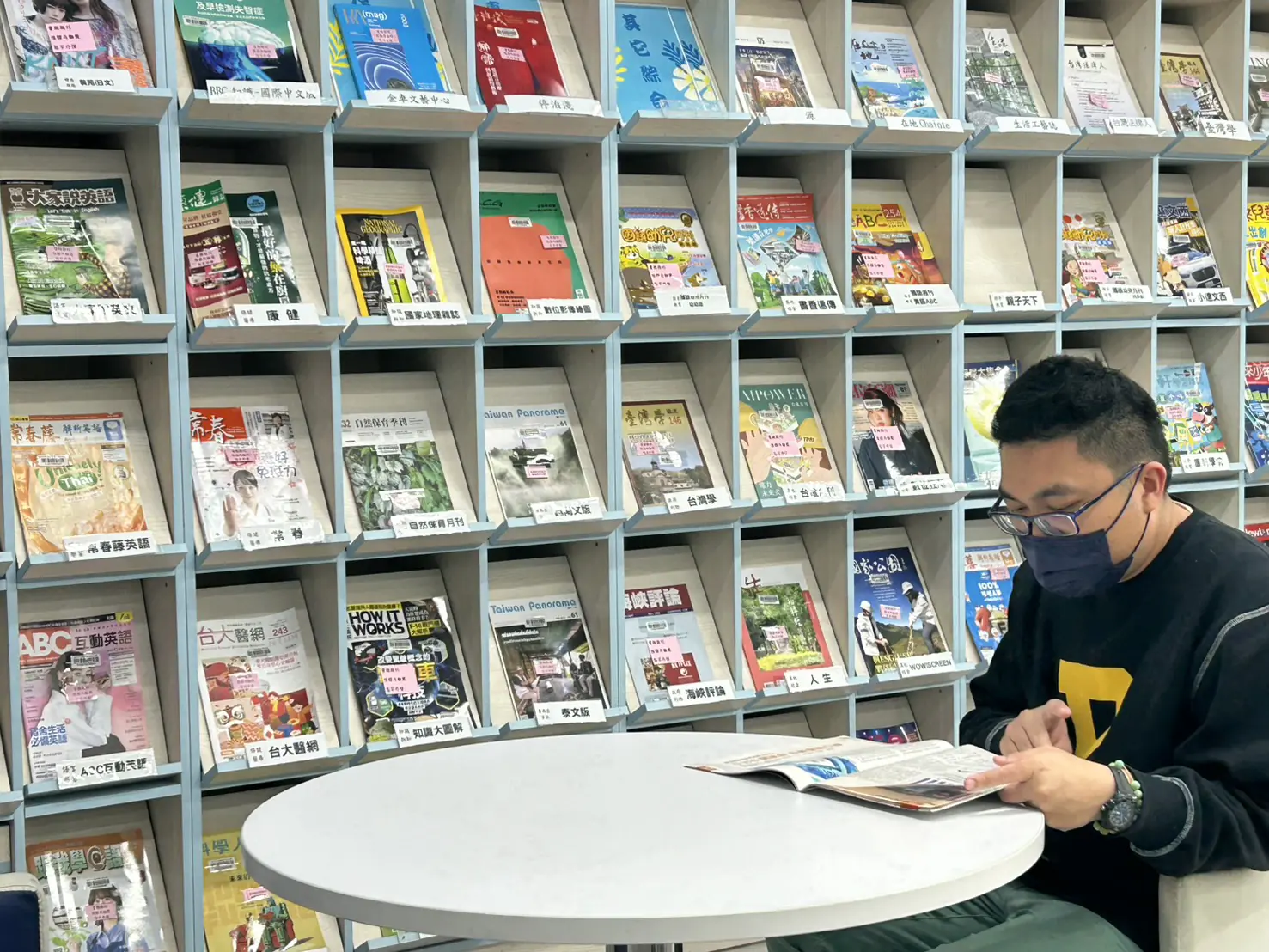 閱讀點亮人生！　蔡鎵任考取台電不忘回饋中市圖助學子考生追夢