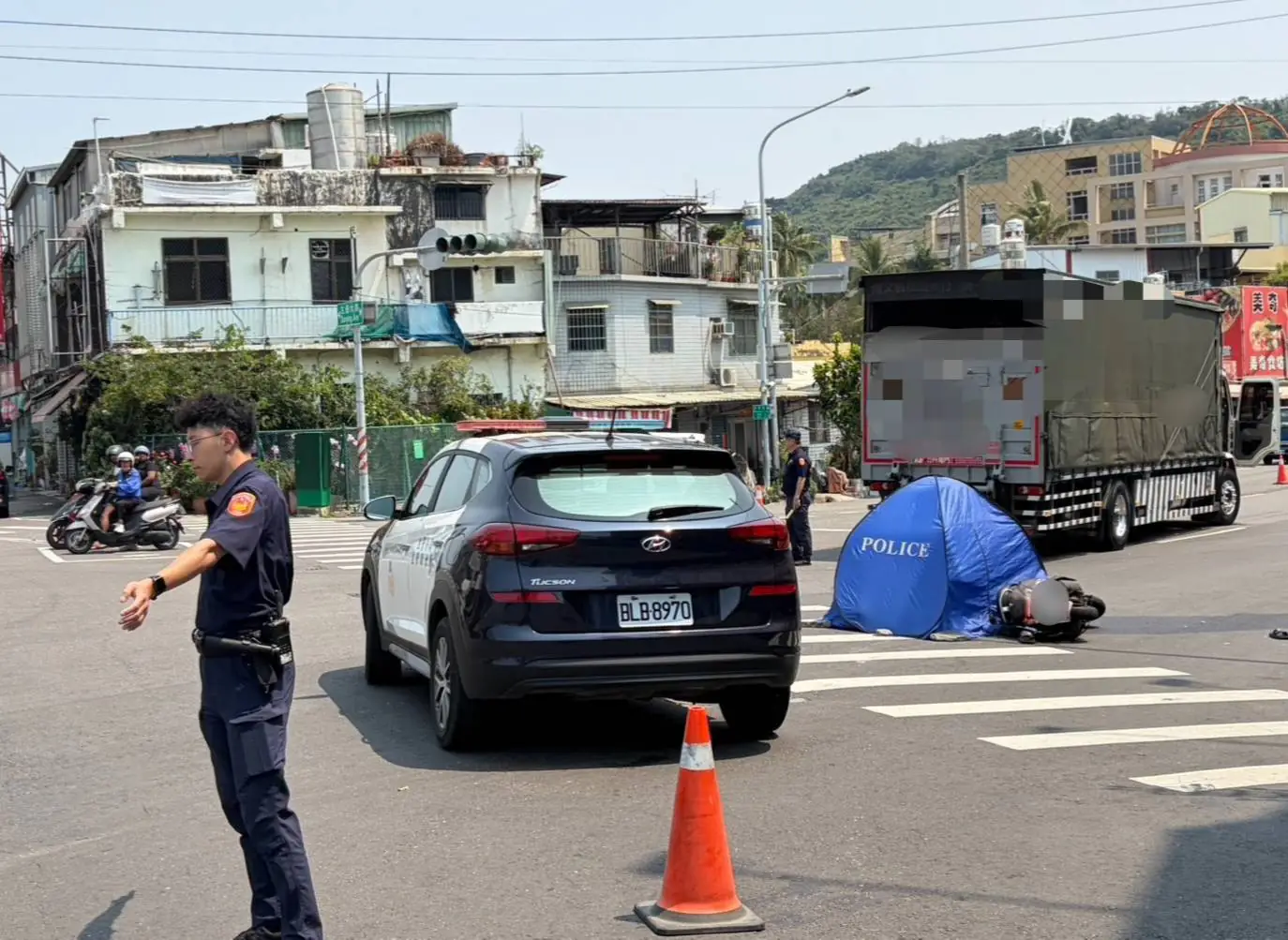 大貨車右轉擦撞機車 女騎士遭輾壓喪命
