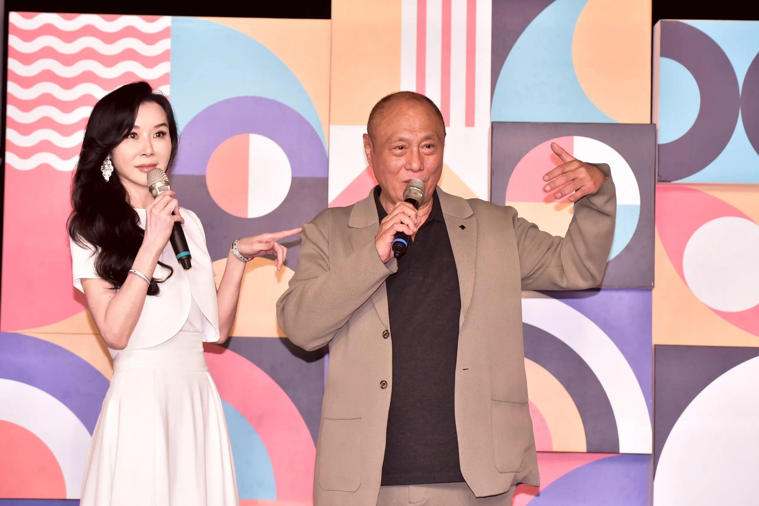 伍宗德 蕭薔再續前緣 蕭美女打頭陣尬辣妹［行善比高下］