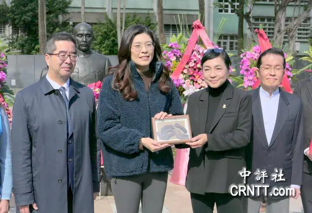 孫中山後代贈鄭麗文酸子樹種子　孫雅麗盼傳承思想