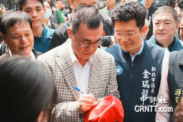 李四川赴中和鐵票區參拜　民眾反應熱烈