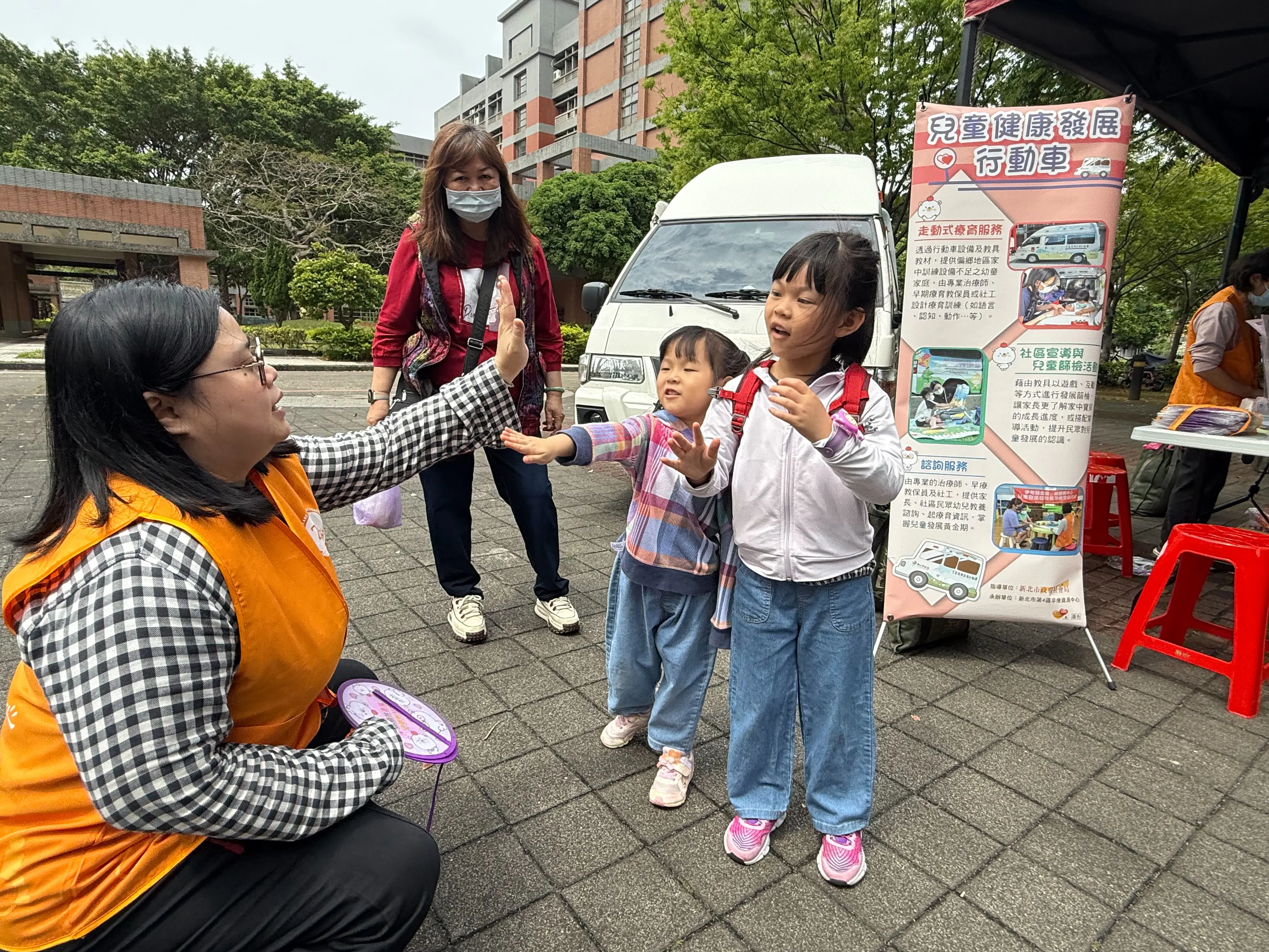 三峽「北大玩具節」歡樂登場 新北兒童發展與玩具行動車支援同樂