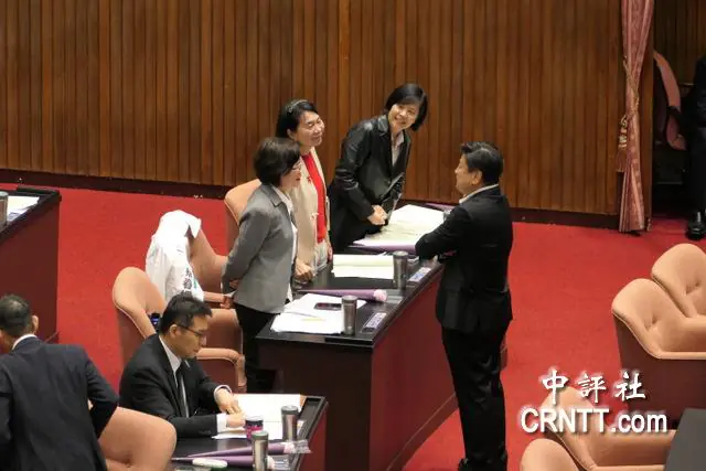 傅崐萁為李貞秀打氣　藍白互動熱絡