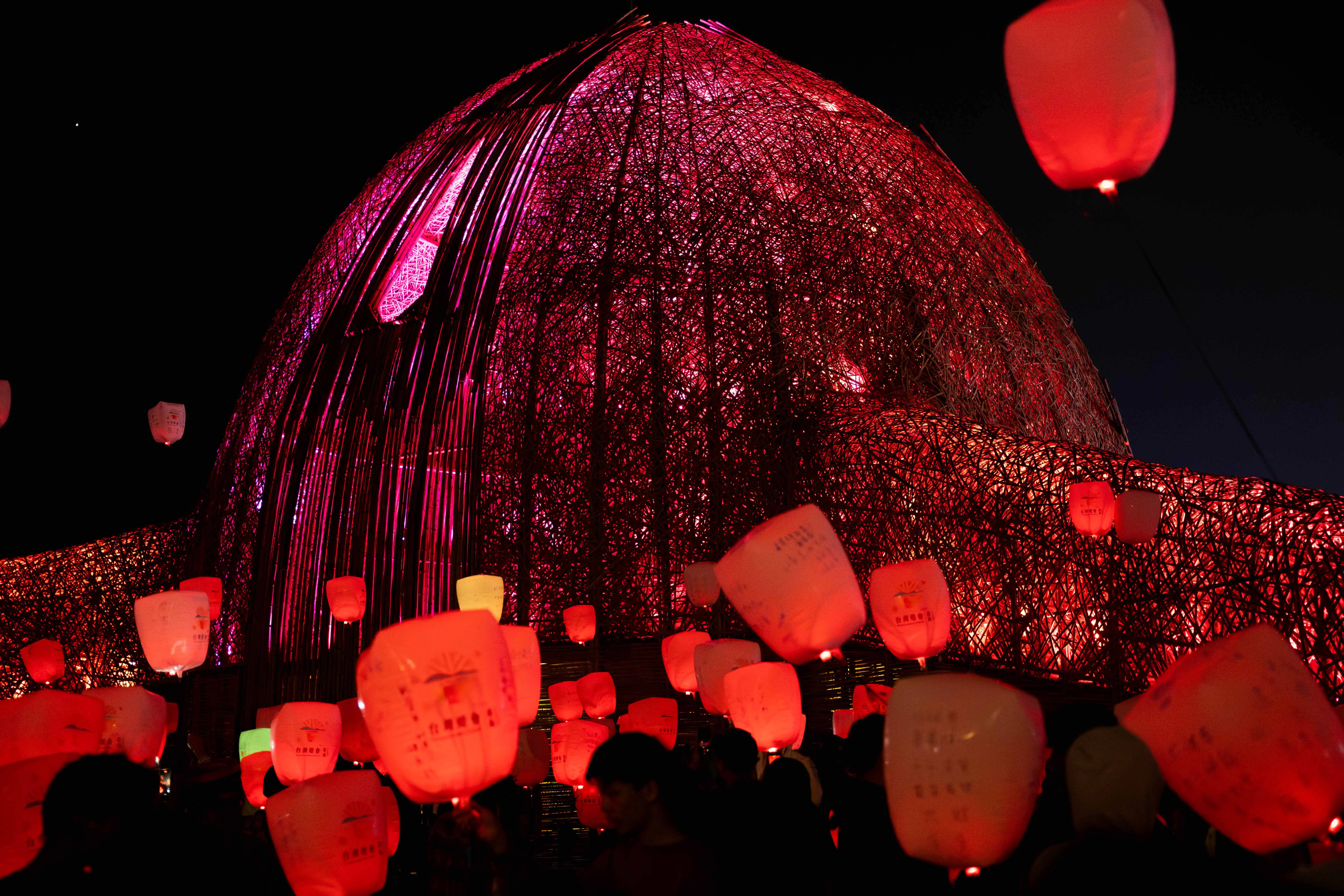 「光之新徑-嘉義夢」×「再。嘉義」燈區正式啟動 率先點亮2026台灣燈會第一道光