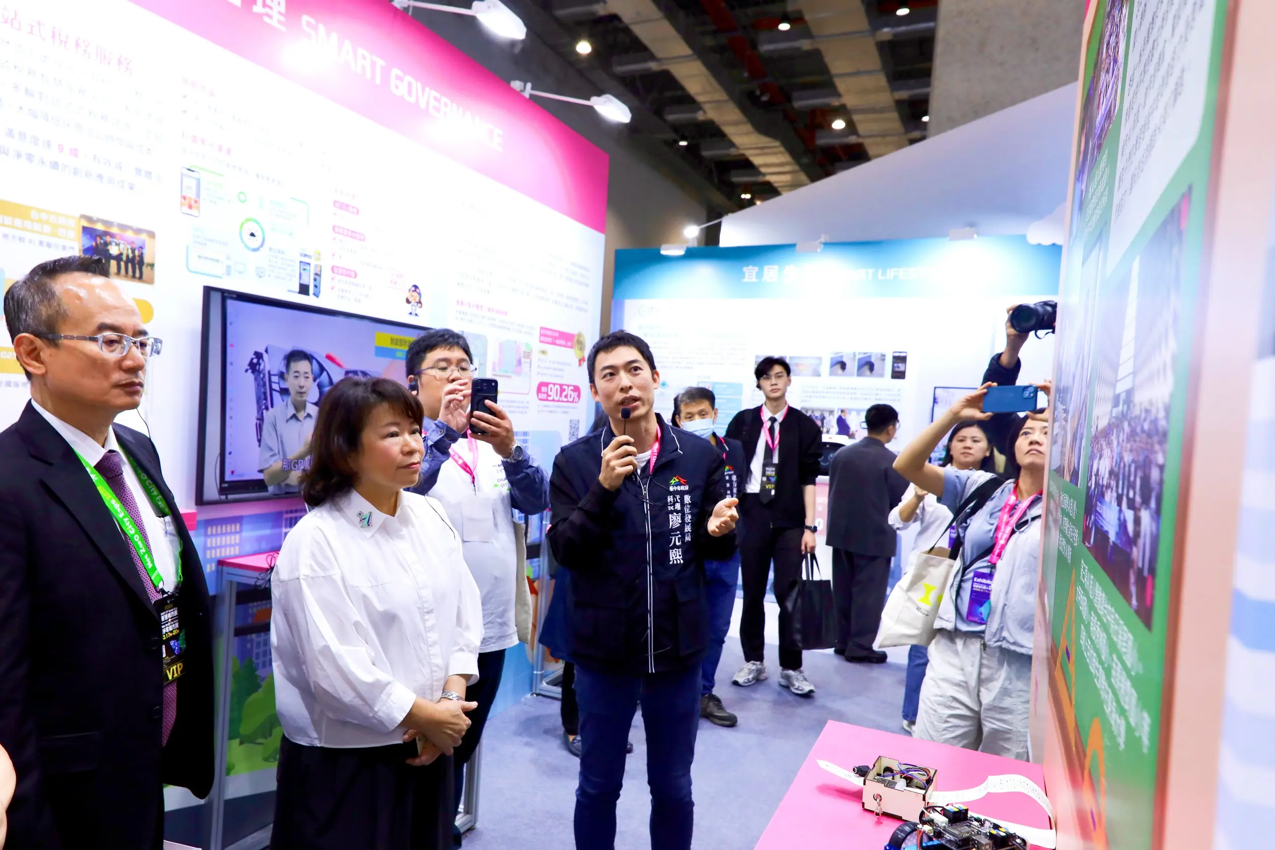 「嘉義市實驗，全國實現」黃敏惠領軍智慧城市展　分享AI巡警、防落水偵測等落地成果