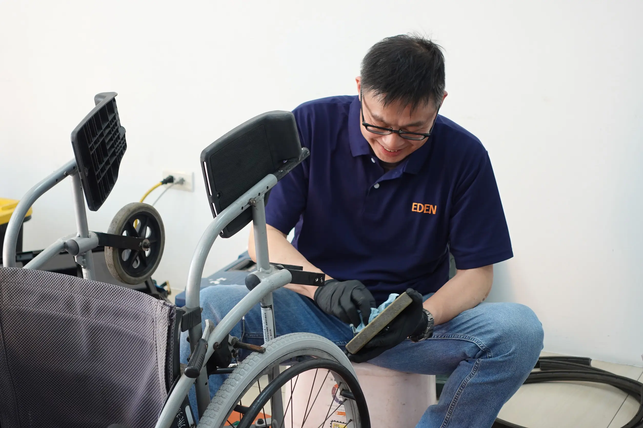 輔具長期未清潔恐藏健康風險　伊甸推全台巡迴服務