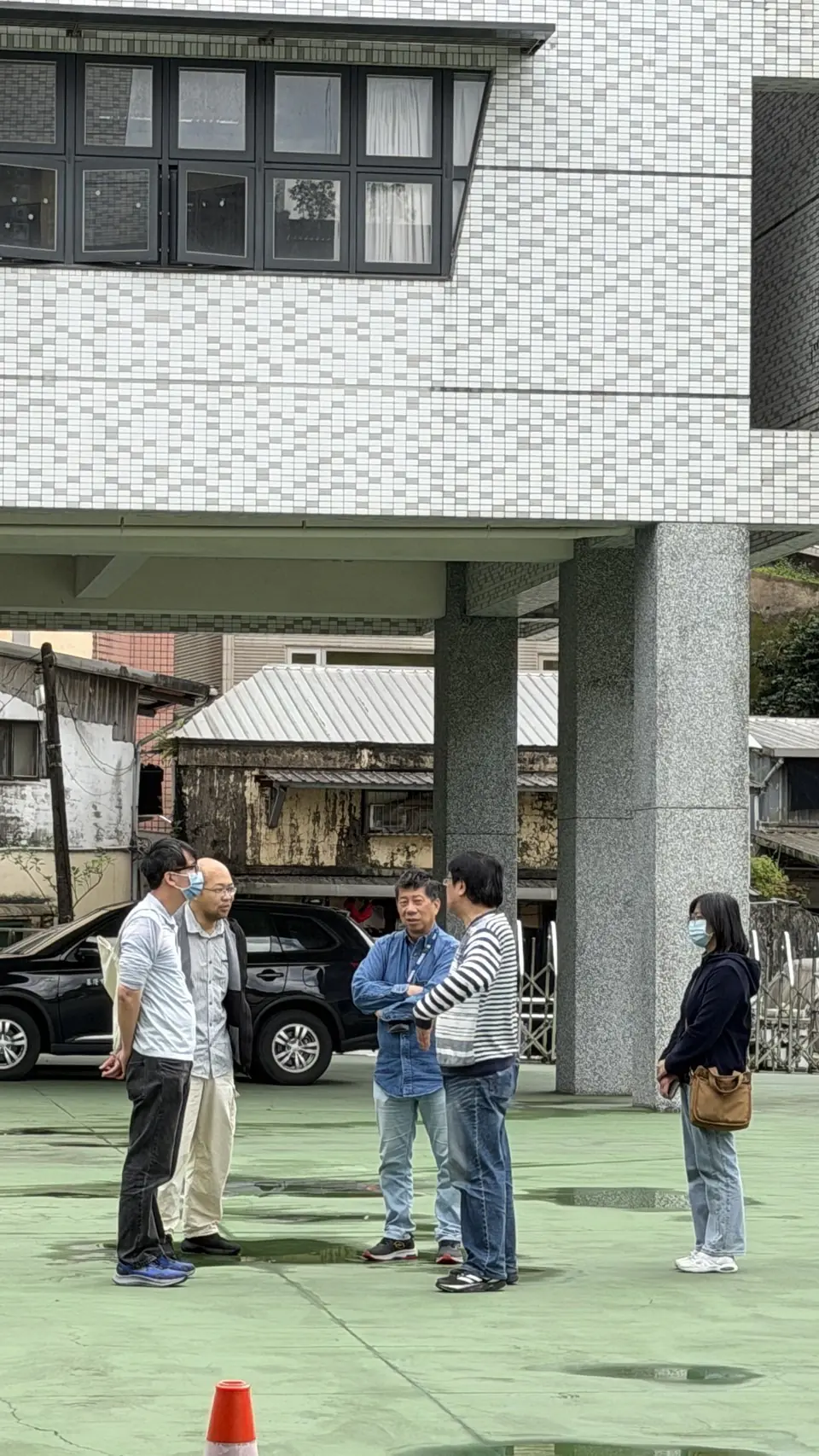 家長校園滑倒受傷 基隆教育處探視並協助理賠與改善工程