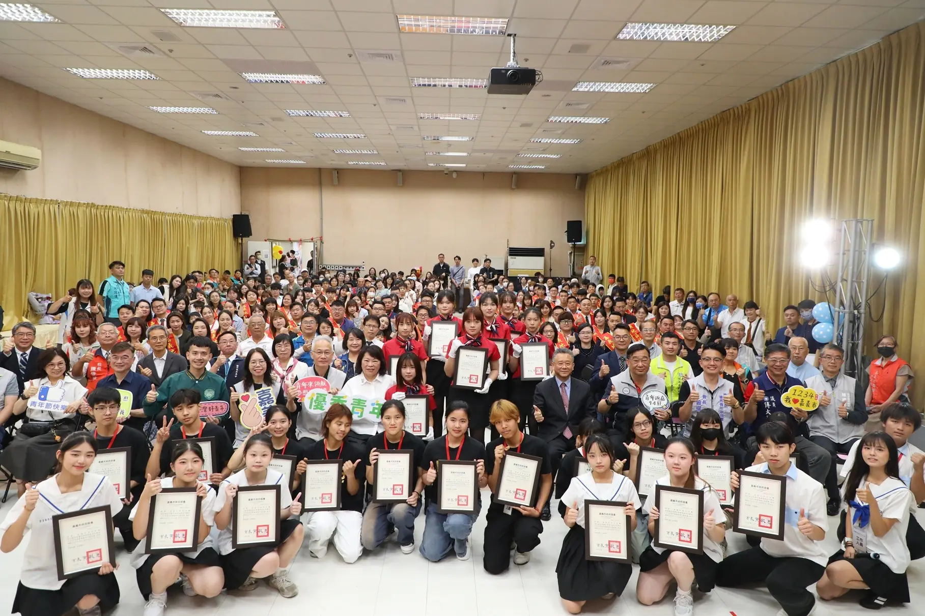 嘉義市表揚95位優秀青年 黃敏惠勉勵:以五大核心為後盾、勇敢逐夢