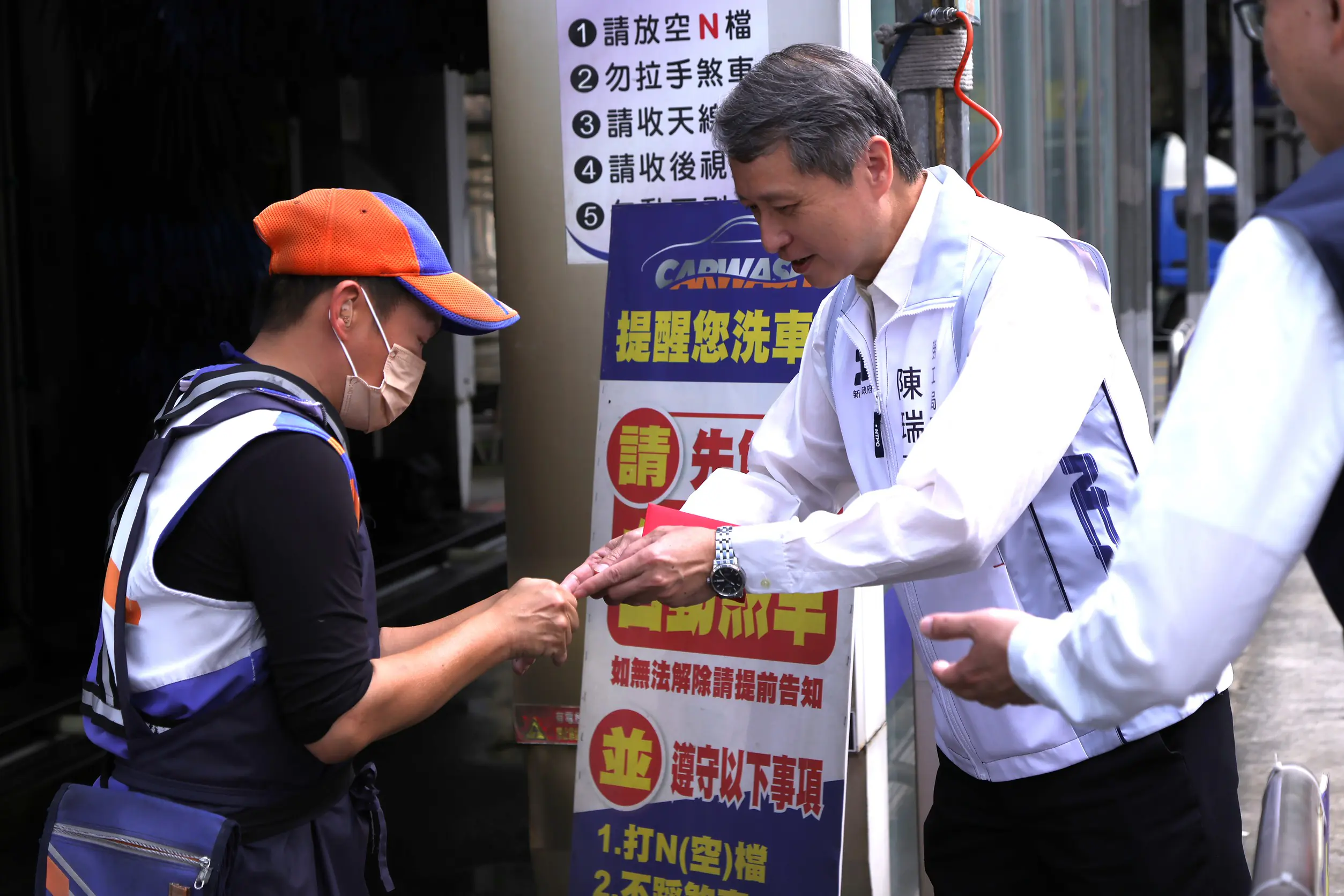 「馬」不停蹄守護年節便利　陳瑞嘉慰勞加油站及量販店勞工