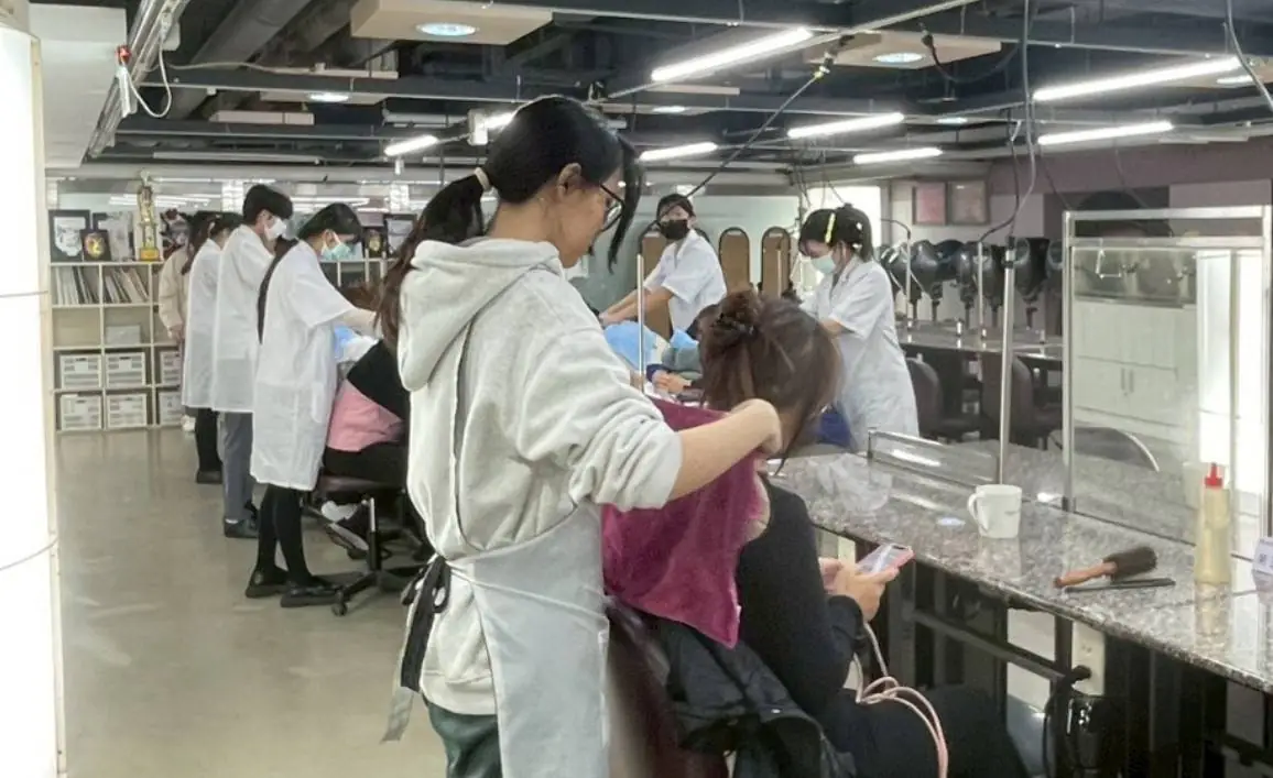 校園也能享受美髮沙龍　稻護時尚午間沙龍打造放鬆新體驗