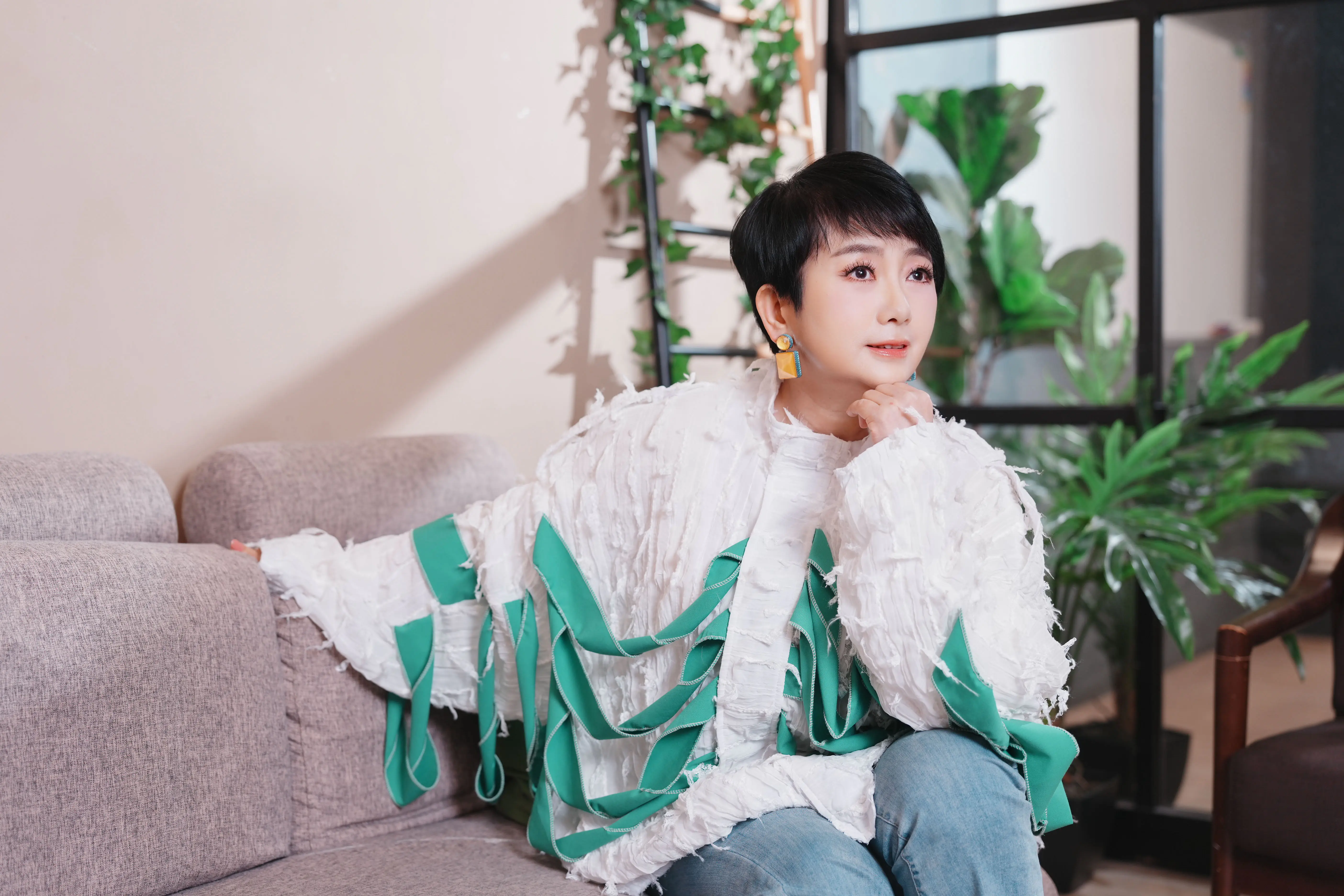 周思潔半夜不睡覺「在網戀」狂收情書還被大膽求婚