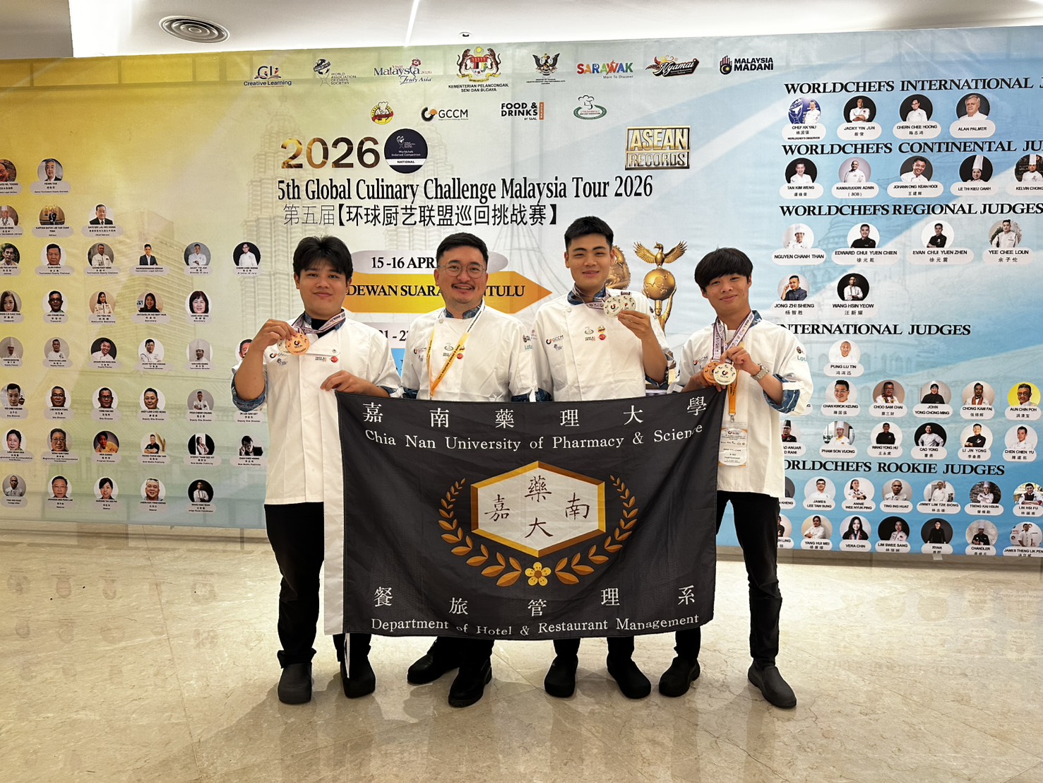 嘉藥西餐隊遠征砂拉越國際廚藝賽 勇奪4銀2銅