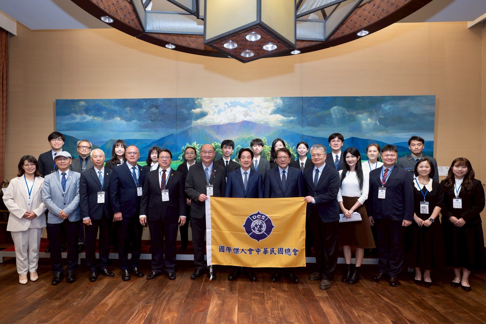 中原大學緊急醫療救護社連續兩年社團評鑑「特優」　再獲總統接見