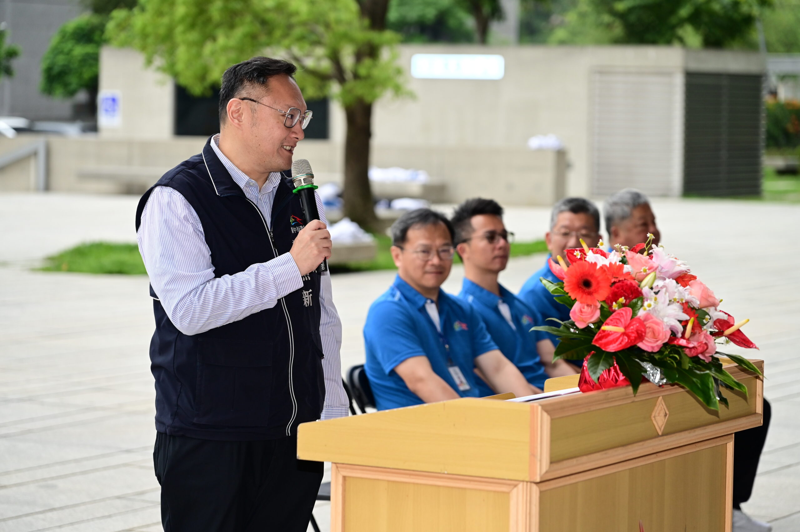 中市代表隊出征全中運　鄭副市長授旗加菜金　期勉再創佳績摘金奪冠