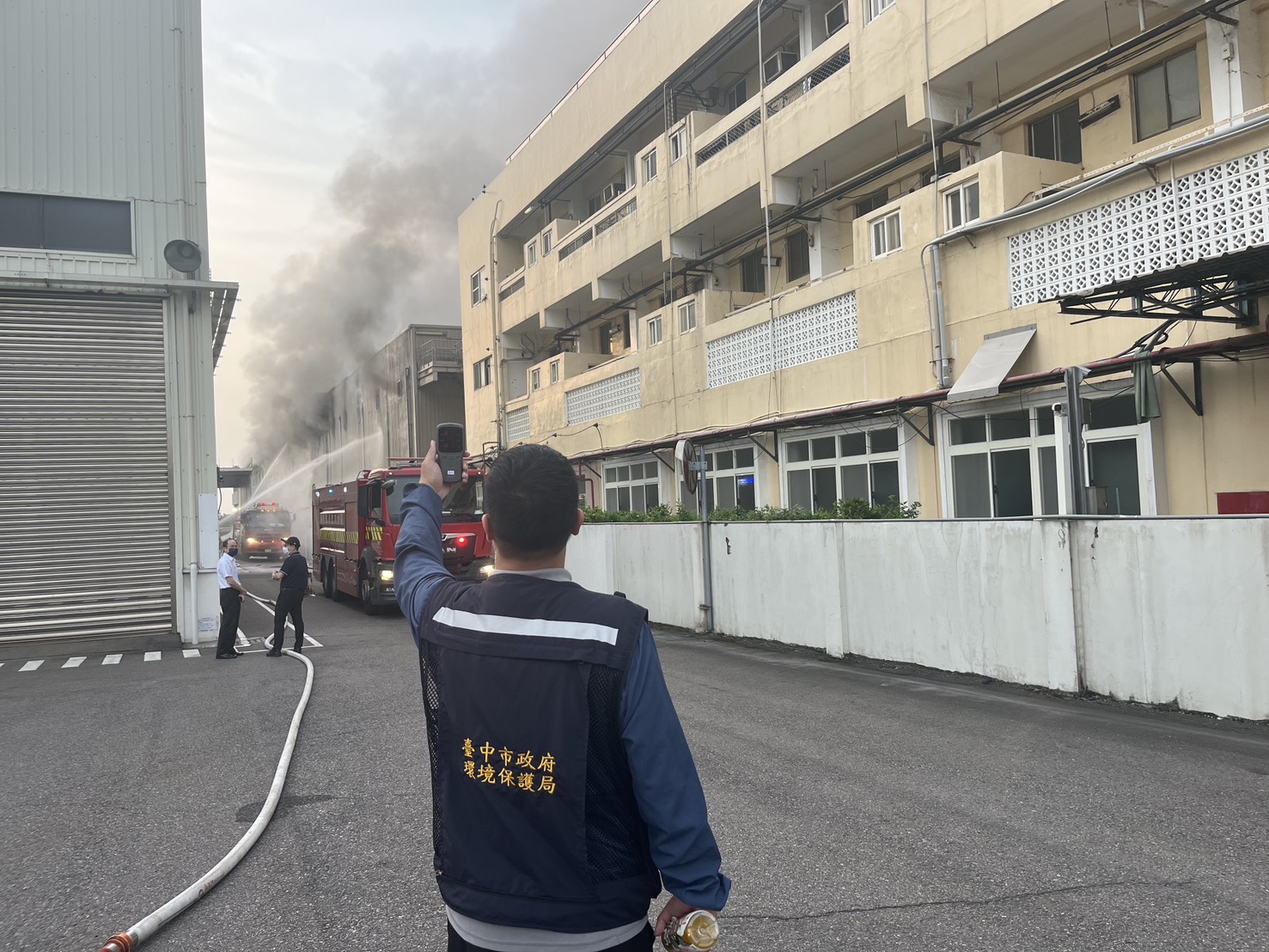 西屯區工業區三路工廠火警　中市府：火勢已撲滅、空氣品質回復正常