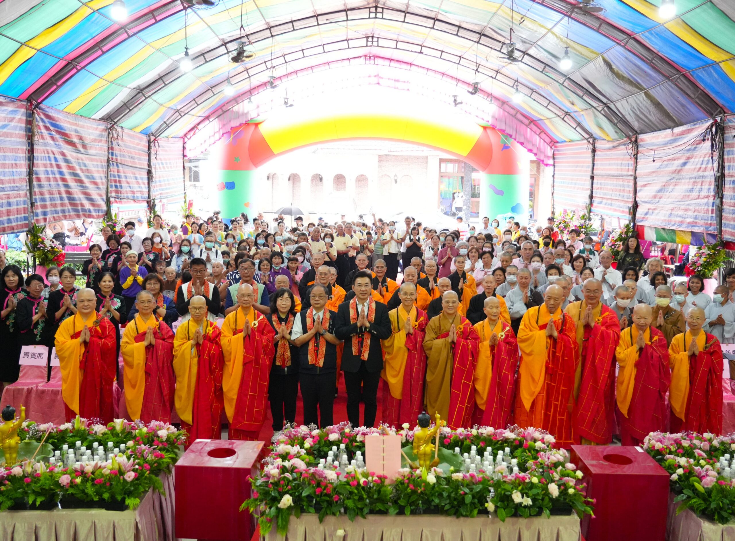 大台中佛教會浴佛祈福大會登場　上千信眾共沐佛恩 民政局長祈願市民幸福安康