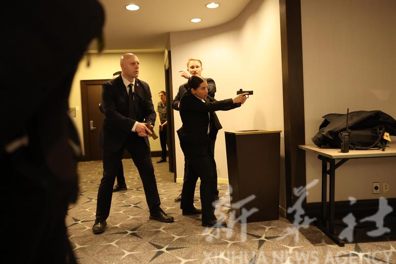 川普急撤時摔倒　多層維安為何仍爆槍擊？