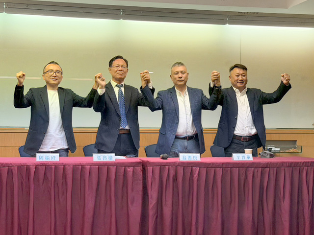 藍白合　民眾黨張啟楷代表參選嘉義市長　國民黨對手翁壽良恭喜張民調勝出