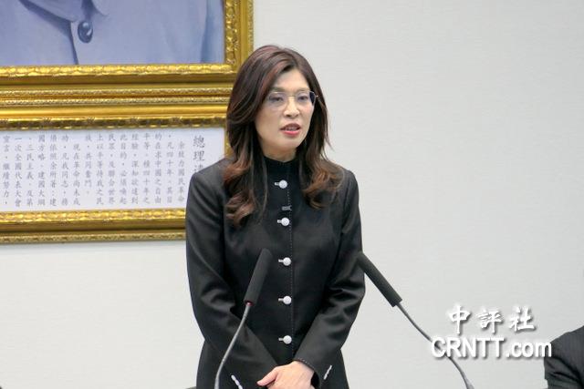 鄭麗文中常會穿女版中山裝　全場鼓掌