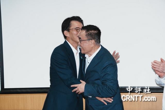 藍白合氣氛好笑聲不斷　李四川、黃國昌互讚