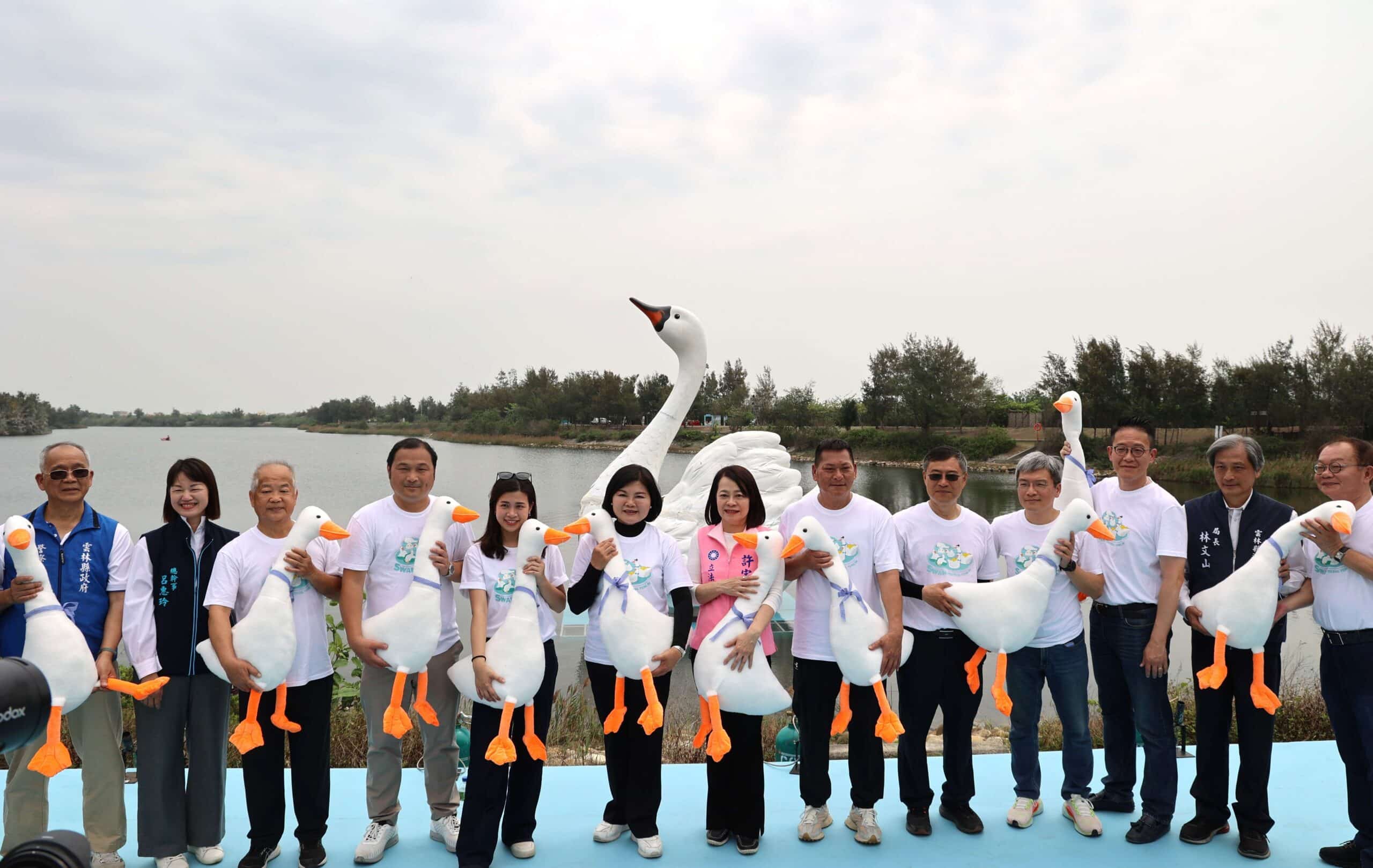 8米巨型天鵝閃耀登場 「雲林天鵝湖嘉年華」盛大開幕　嗨翻兒童節連假