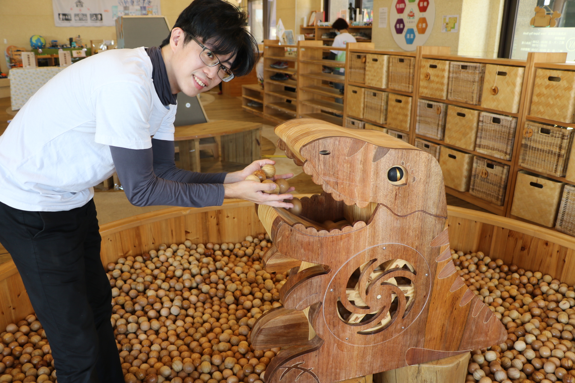 結合手作與文創 跨越族群與年齡 張宇文運用木育玩具闖出一片天