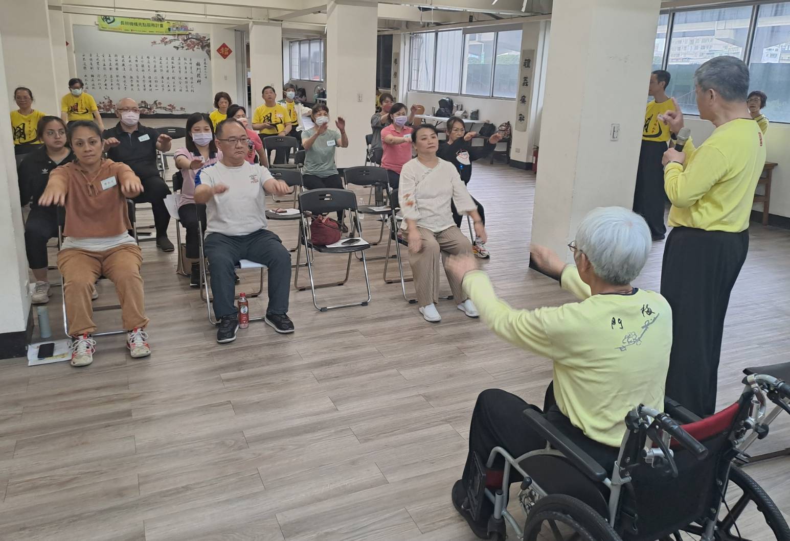 「平甩傳愛」活化長輩肌力　新北社會局表揚14家推動有功機構