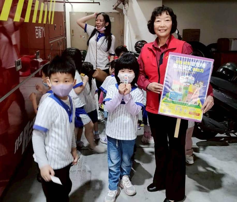 童趣消防初體驗　艾佛頓幼兒園變身小小消防員提前歡慶兒童節