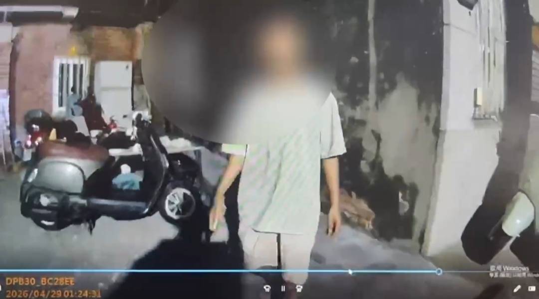 劉男行兇後被警方逮捕。翻攝畫面