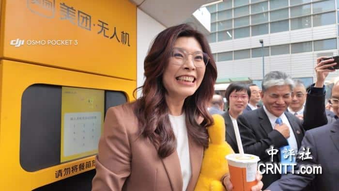 無人機外賣體驗感受如何？鄭麗文：台灣未來服務業一定要與互聯網、人工智慧充分結合