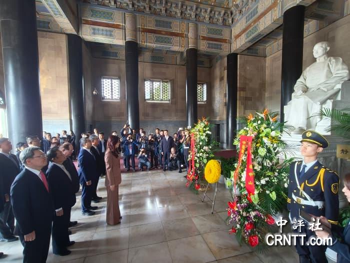 鄭麗文拜謁中山陵祭文：團結一同　共創和平