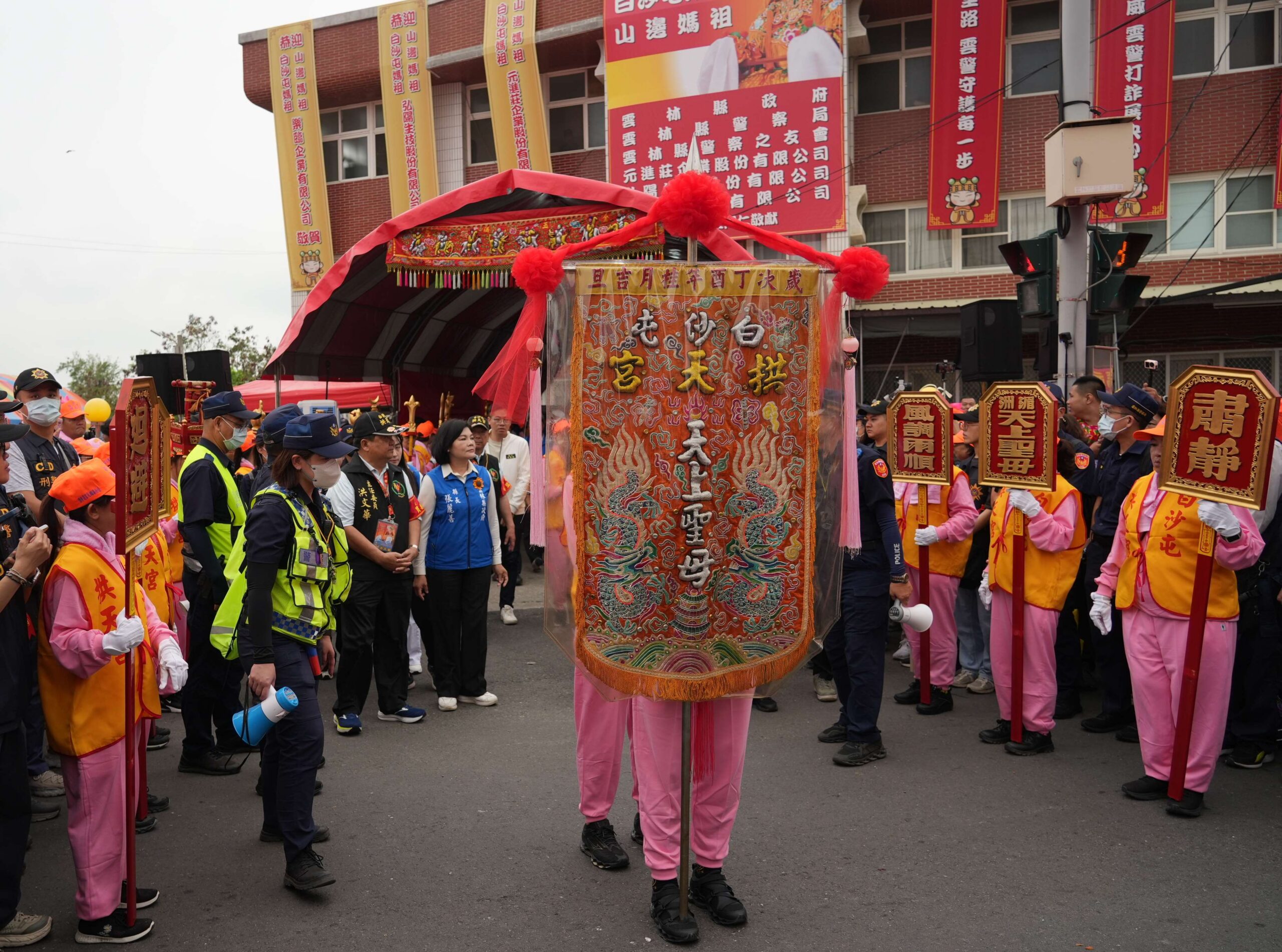白沙屯媽祖抵北港朝天宮　百萬信眾隨行場面震撼