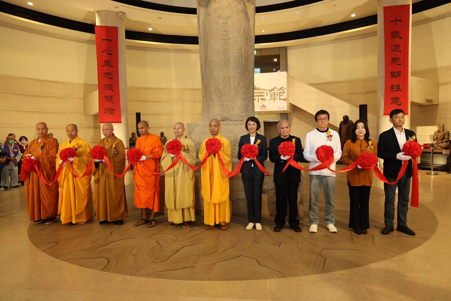 中台禪寺「仰懷宗範—開山祖師圓寂十週年紀念特展」登場　許縣長出席剪綵揭幕