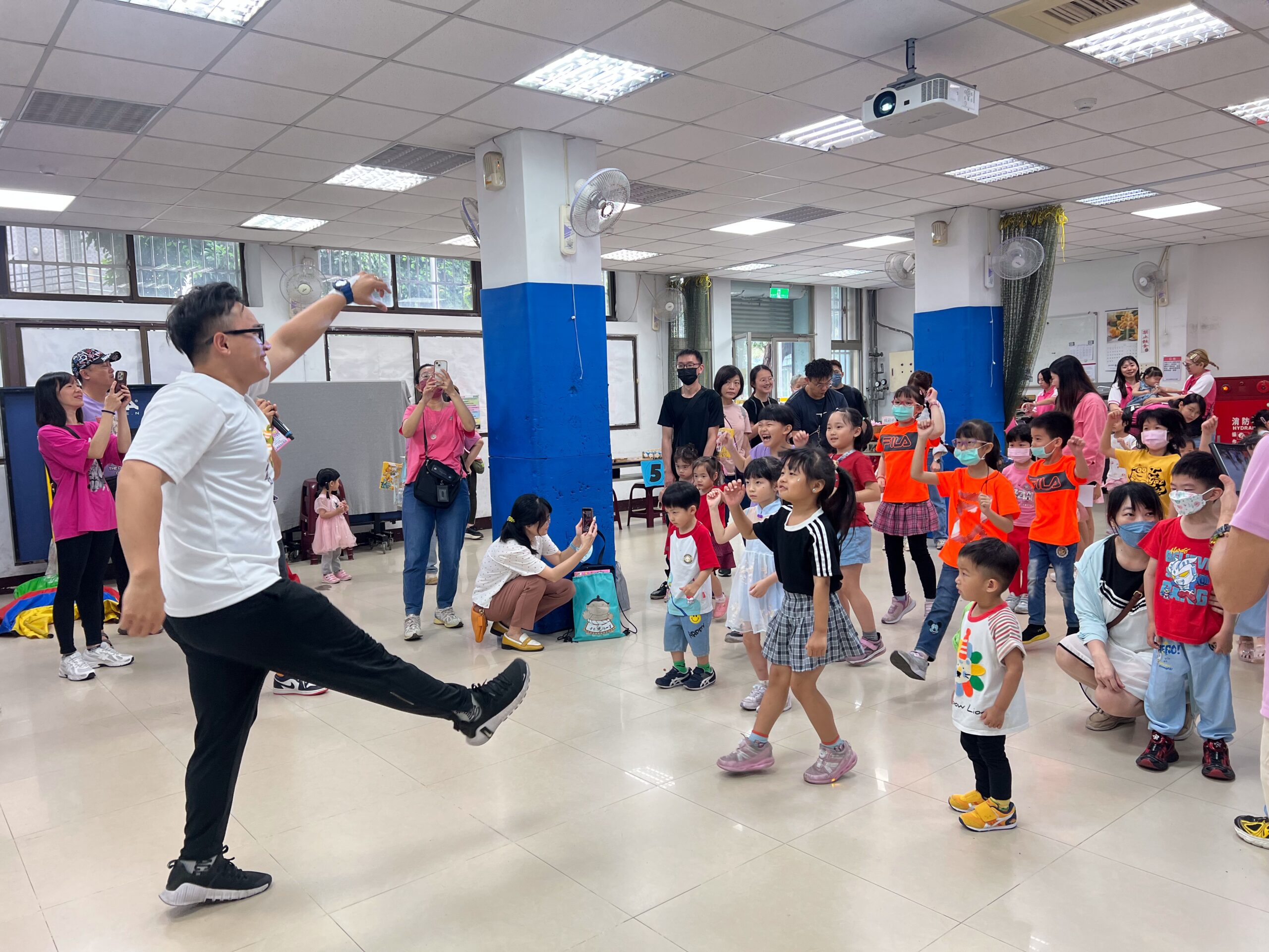 新北愛小孩　居家托育作伙來　寄養家庭受邀共築社區照顧網