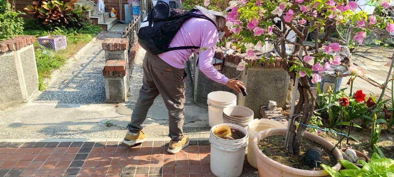 清明連假將至，掃墓祭祖與踏青出遊活動增加，黃偉哲提醒做好防蚊措施，防範登革熱