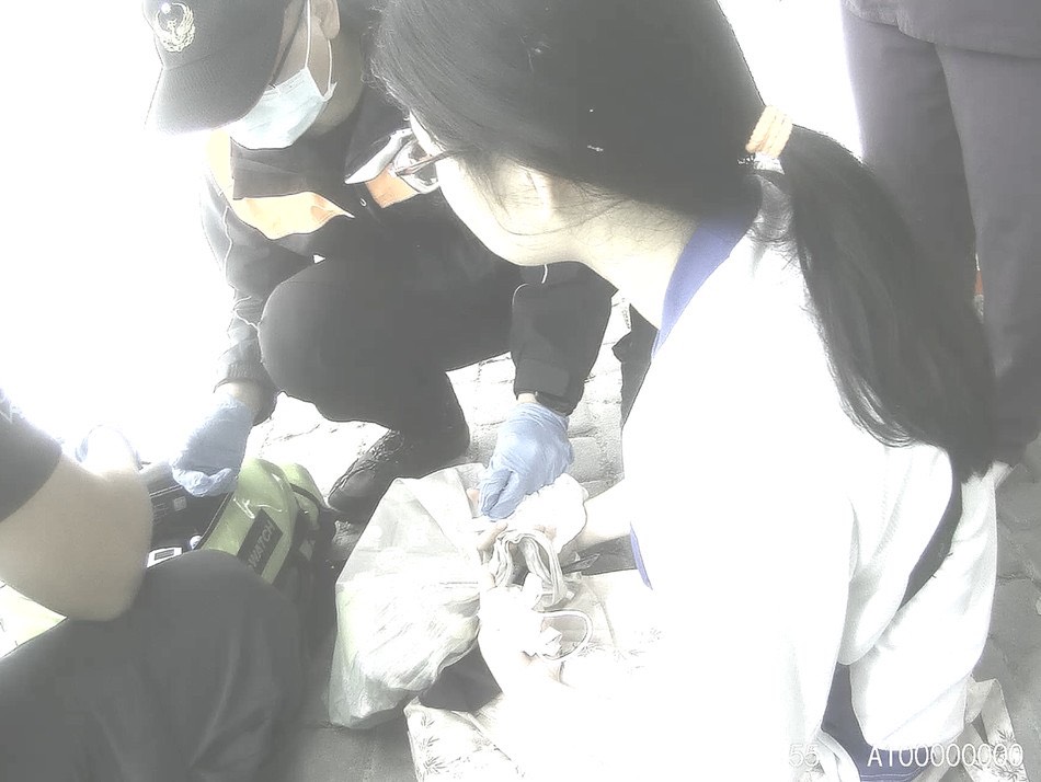 蜀葵花季突發昏厥　員警即時協助送醫化解危機