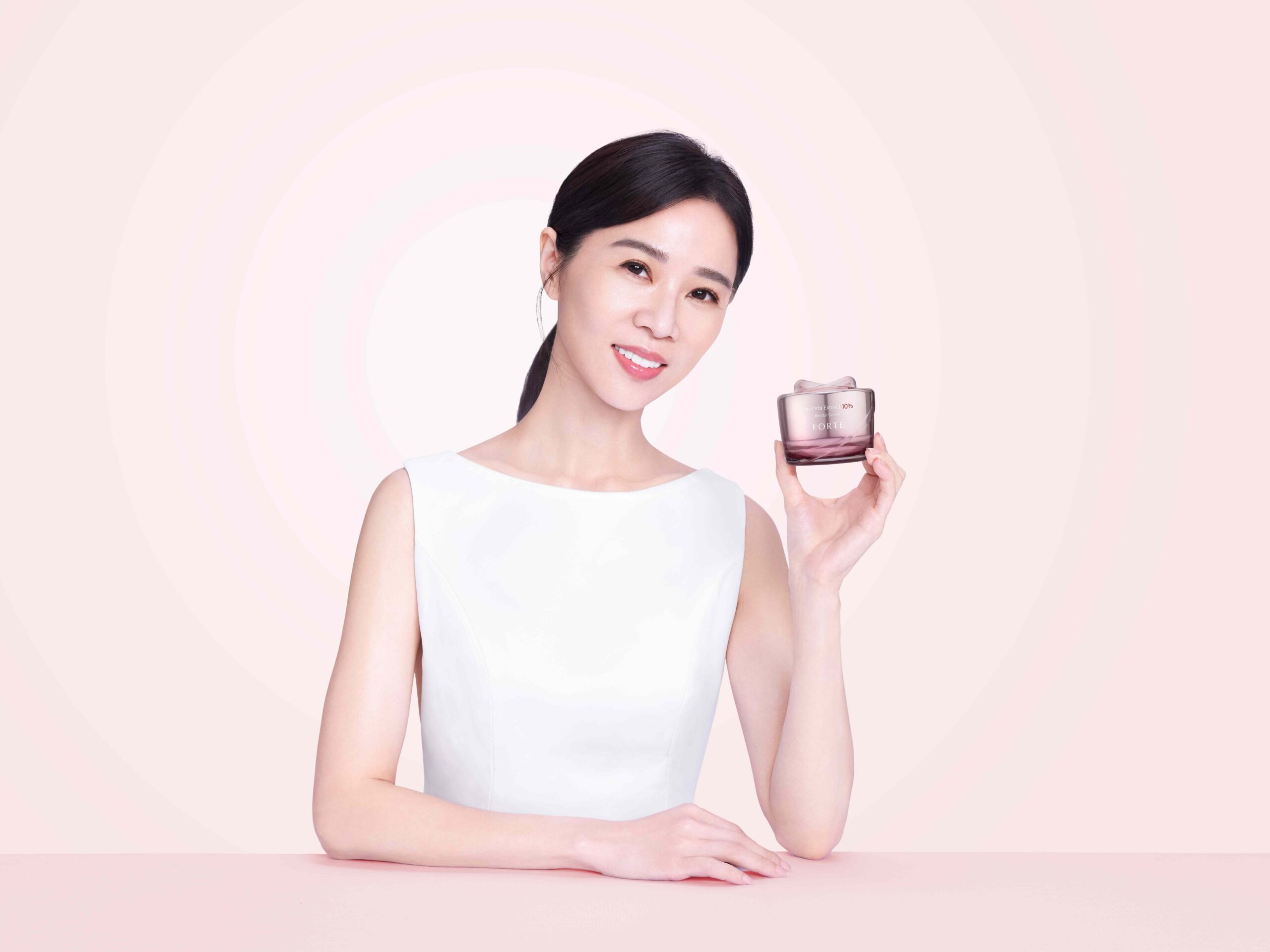 FORTE母親節限定組合亮相 謝盈萱分享保養哲學