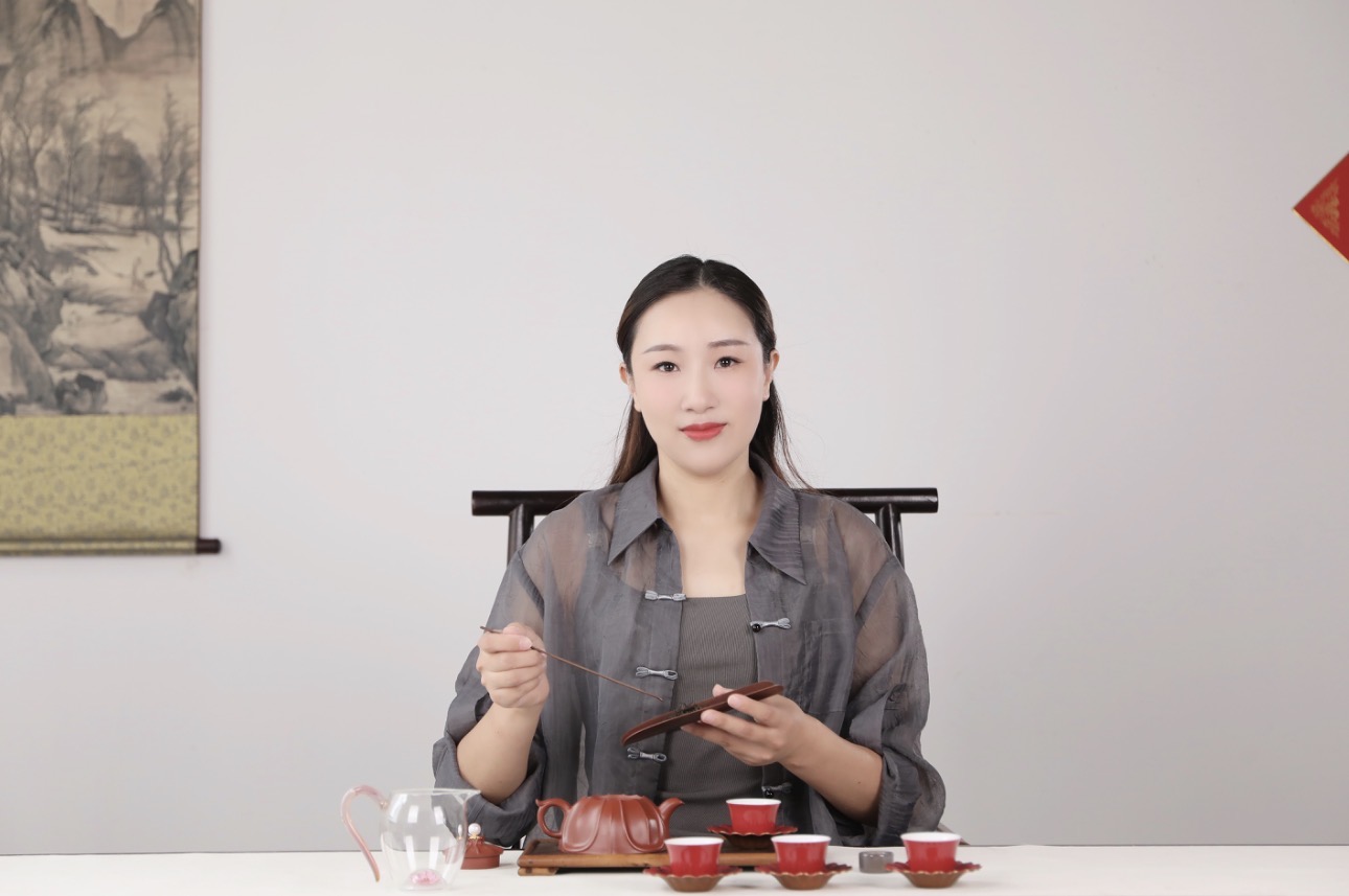 壺中鏤空見天地　嵇芳以匠心與創新拓展紫砂新境