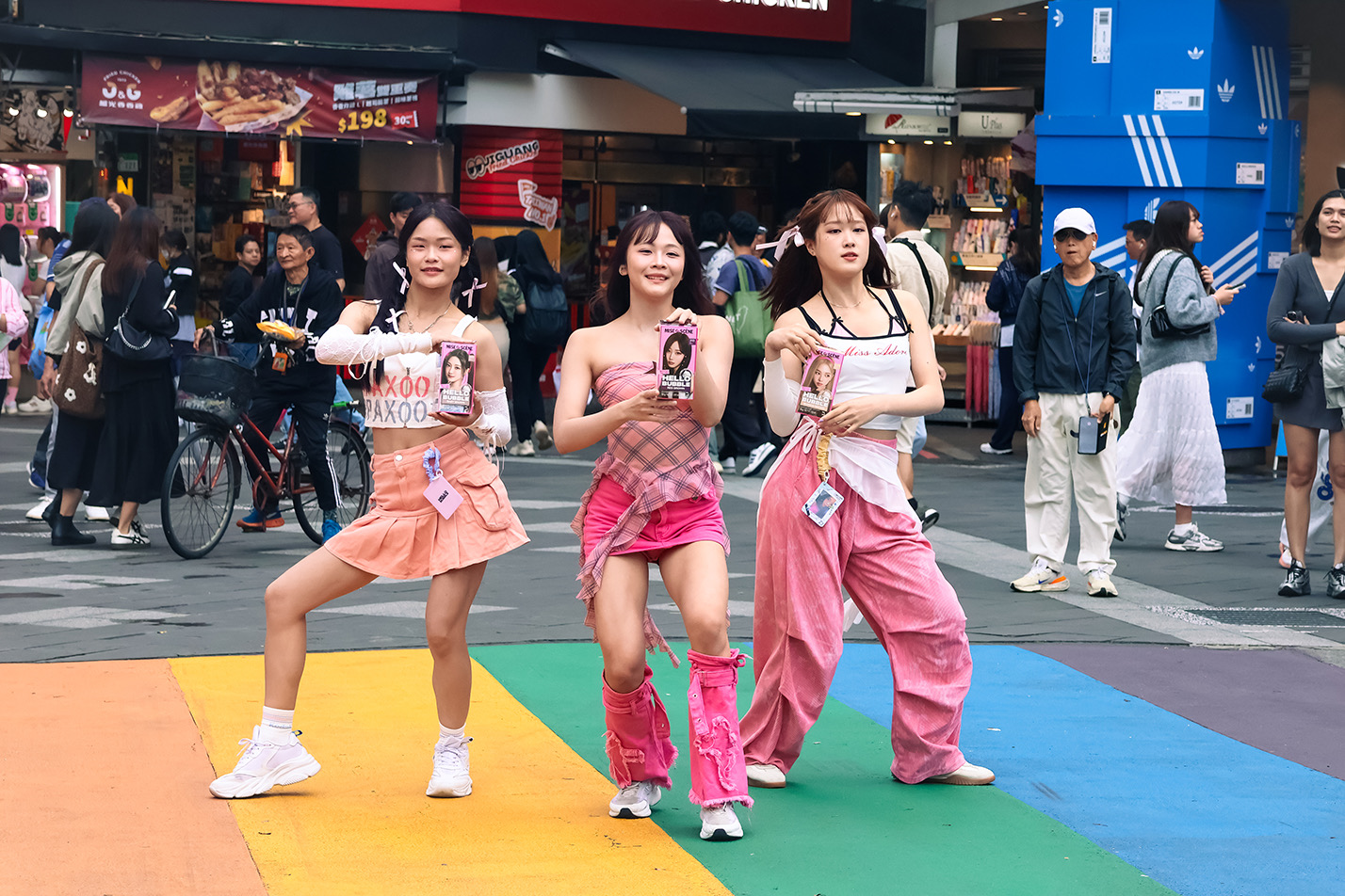 Y2K狂潮襲捲西門町！魅尚萱HELLO BUBBLE 宣告「焦糖色時代」來臨